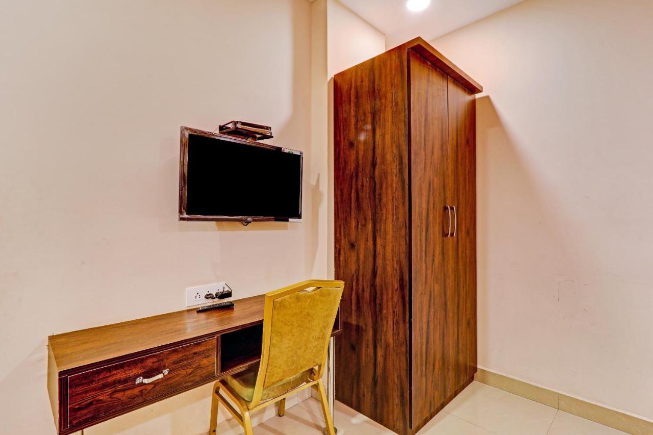 Oyo Flagship 82727 Golden Apple Prayagraj Exterior photo